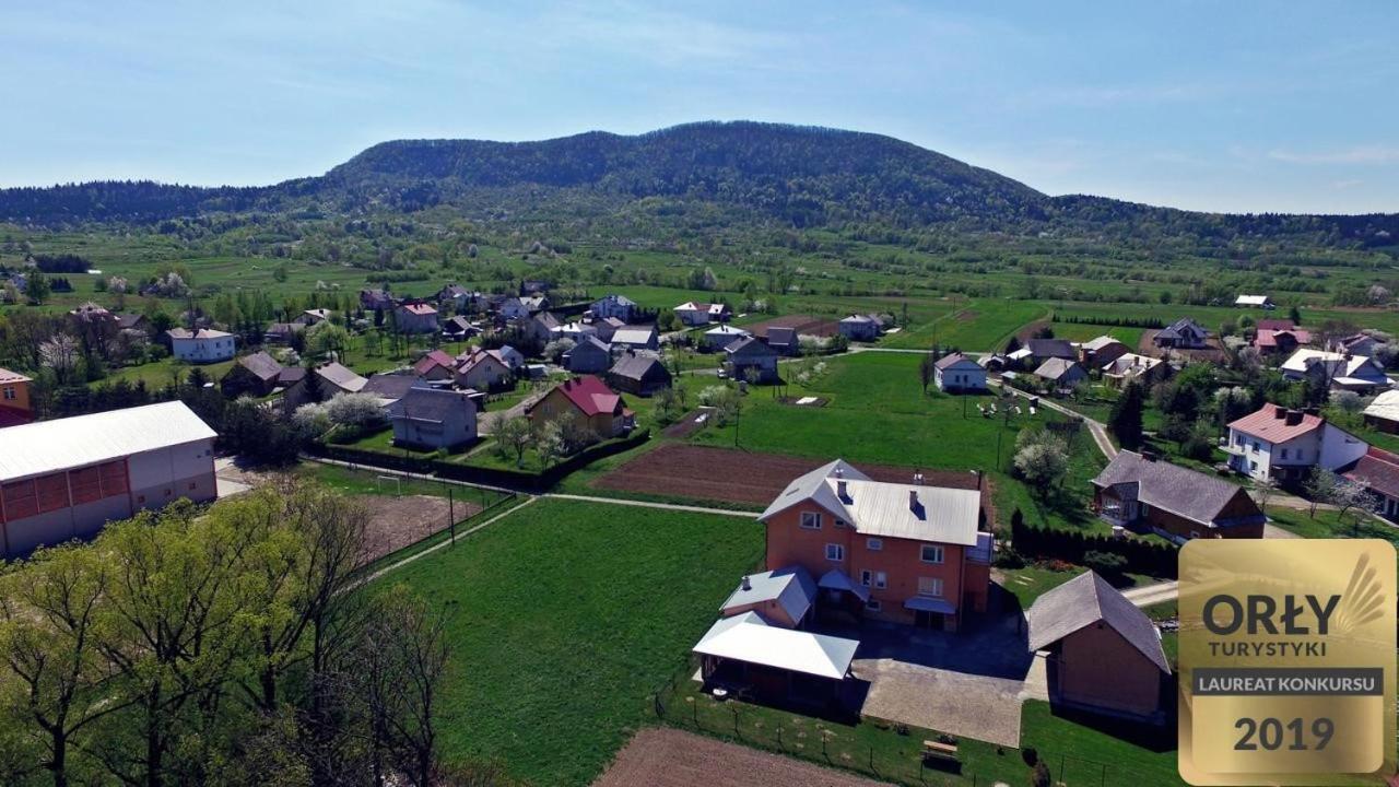 Agroturystyka U Podnoza Gory Cergowej 杜克拉 外观 照片